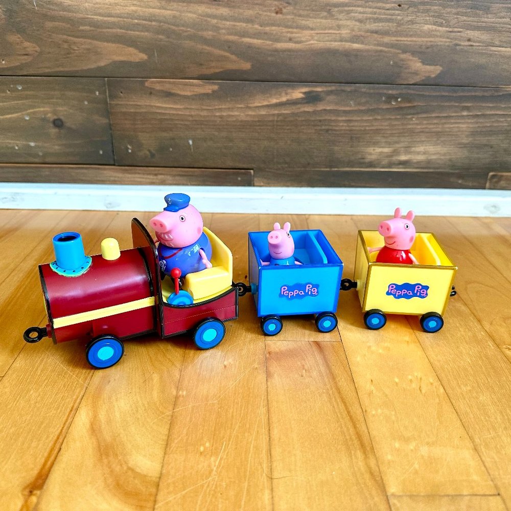 EUC Peppa Pig Grandpa Pig's Train and 3 Figures -- Music/Sounds